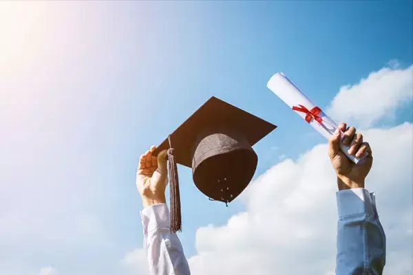 Gujarat HC Paves Way for Other Professionals to Enrol As Lawyers