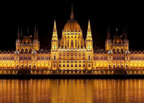 Hungary passes amendments to labor laws that significantly benefit employers