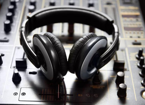 Sampling constitutes infringement of producer’s rights when done without authorization: AG Szpunar tells CJEU