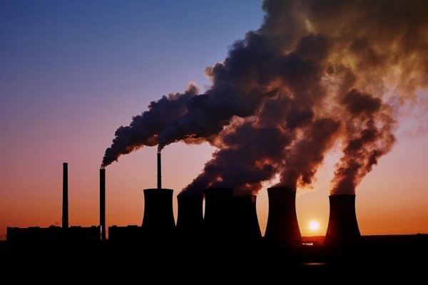 Families to be rehabilitated as a consequence of slum clearance shall not be given asylum near refineries that can pose health and security risks: Bombay HC